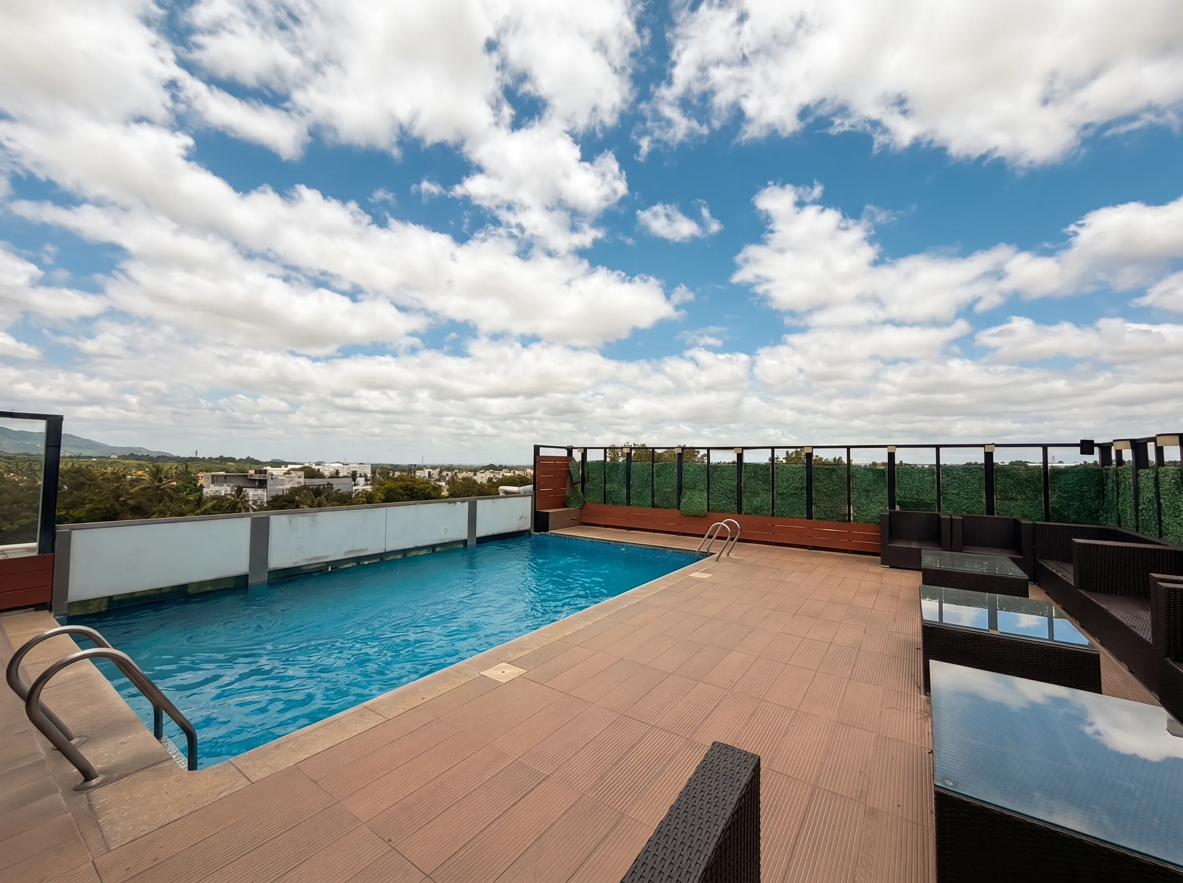 Rooftop Pool · Cabanas