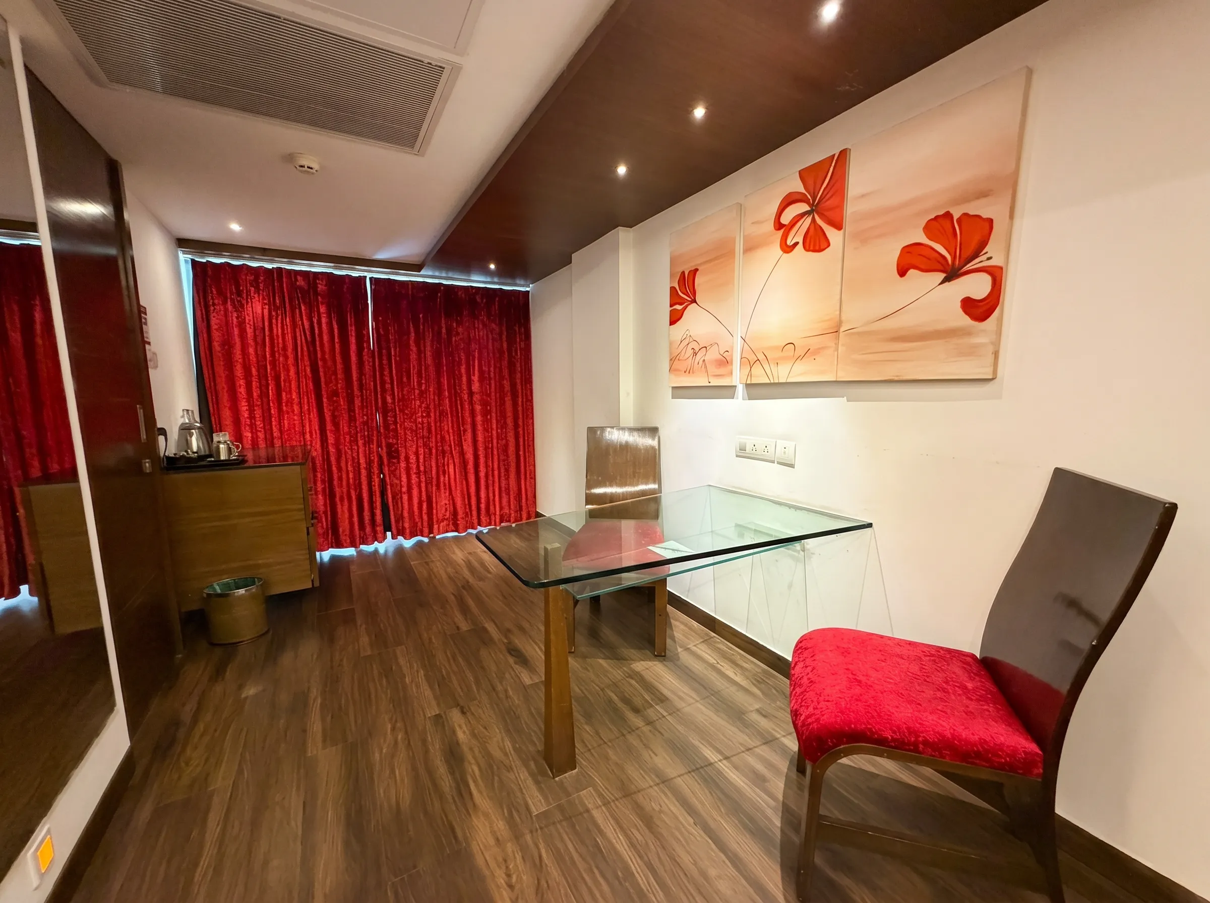 Ruby Room detail 2