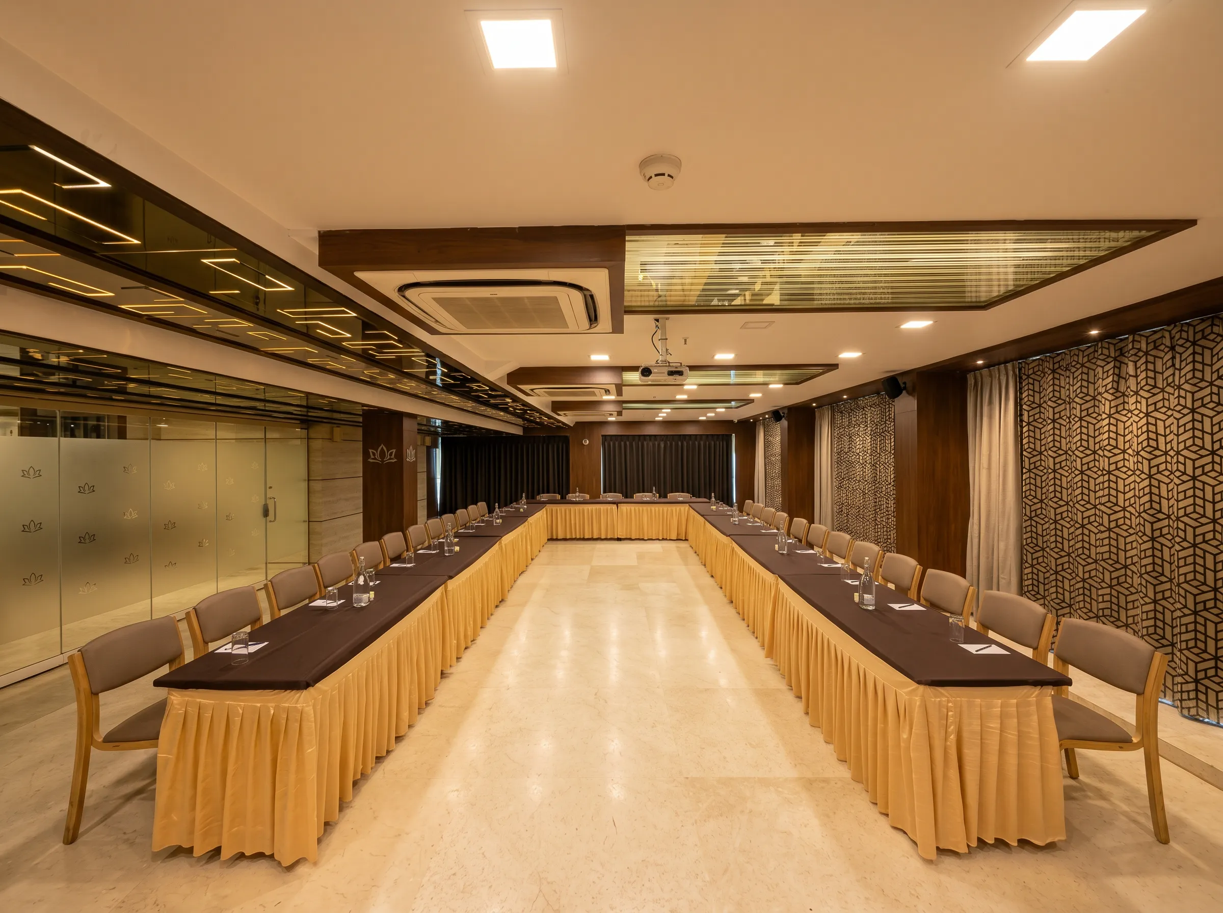 Banquet · Long table