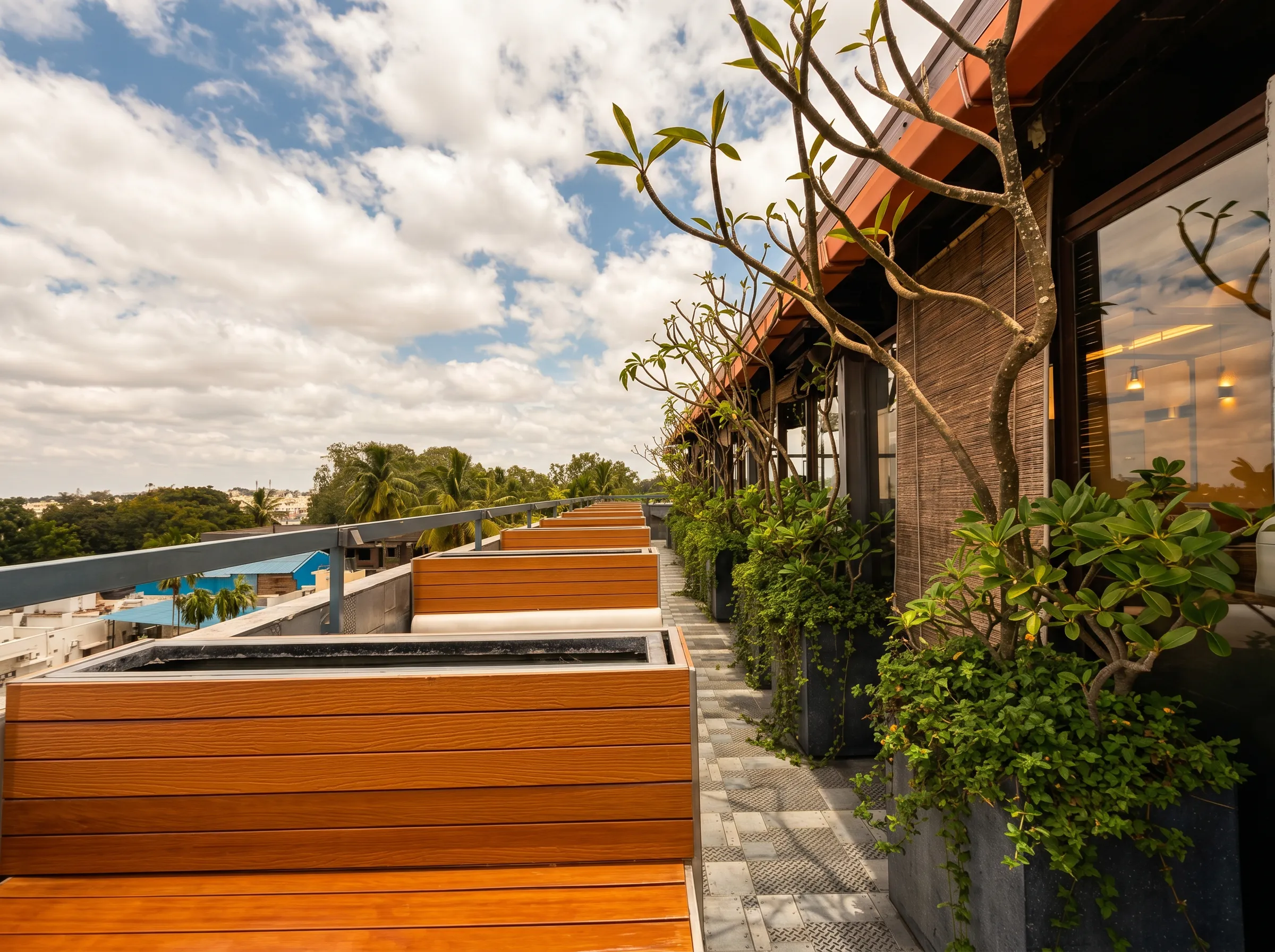 Infinit · Restaurant & Bar